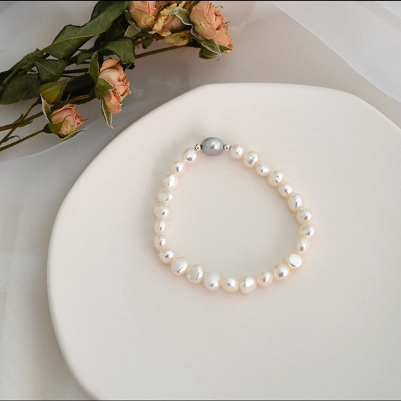 Jewelry - Freshwater Pearl Stretch Bracelet
